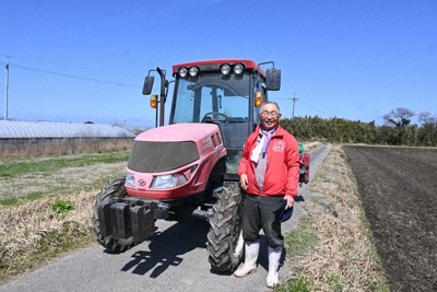 田起こし作業を終え、一休みする諸遊壌司さん＝鳥取県大山町安原で2026年3月、山田泰正撮影