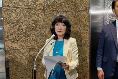 メガバンク頭取らとの会合後、記者団の取材に応じる片山さつき金融担当相＝東京都千代田区で2026年4月24日午後1時24分、高田奈実撮影