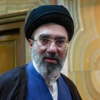 イラン最高指導者のモジタバ師＝テヘランで2024年10月13日、WANAロイター