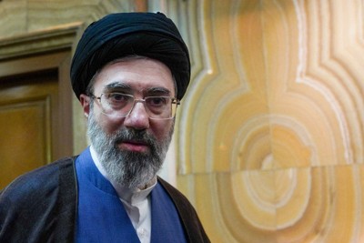 イラン最高指導者のモジタバ師＝テヘランで2024年10月13日、WANAロイター