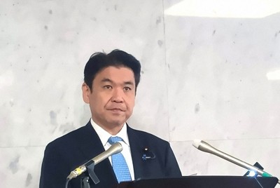 閣議後記者会見で「教員による児童生徒性暴力防止法」に関する基本指針の改定について説明する松本洋平文部科学相＝東京都千代田区で2026年4月24日午前8時32分、井川加菜美撮影