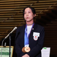 首相表敬訪問後に取材に応じる高木美帆さん＝首相官邸で2026年4月24日午後8時5分、猪飼健史撮影