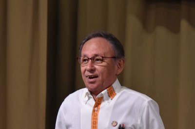 沖縄県知事選への出馬を表明する玉城デニー知事＝那覇市で2026年4月25日午後2時25分、平川昌範撮影