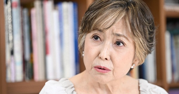 記者のインタビューに答える俳優の竹下景子さん＝東京都渋谷区で2026年3月31日、藤井達也撮影