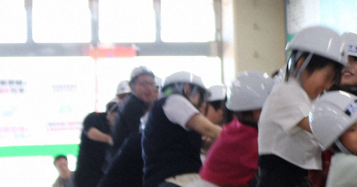 燕vs三条　両市またぐJR燕三条駅で、恒例の熱戦綱引き　勝敗は