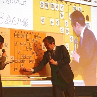 第84期名人戦　第2局　勝負飯の紹介楽しむ　大盤解説にファン300人　青森　／青森