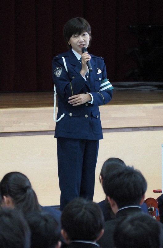 県立岐阜高生らに語りかける高橋尚子さん＝岐阜市で2026年4月24日、入江直樹撮影