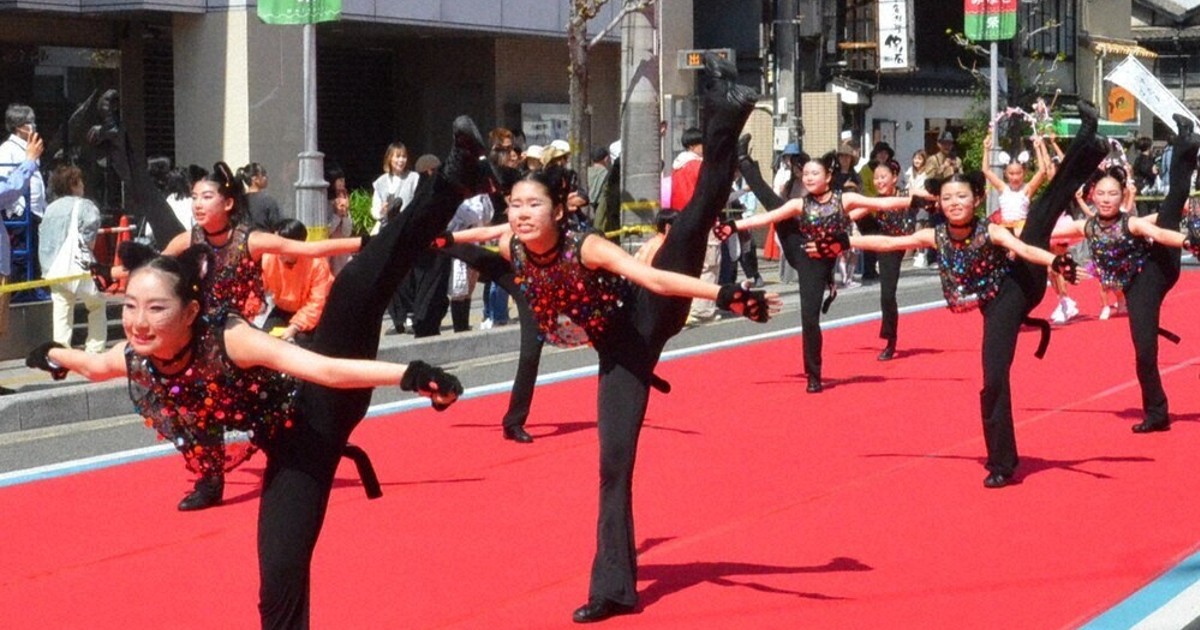食、踊り 街中“ええじゃん”尾道みなと祭が開幕 ／広島 | 毎日新聞
