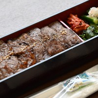 第84期名人戦七番勝負第2局2日目、藤井聡太名人が注文した夕食、黒毛和牛「焼肉弁当」＝青森市のホテル青森で2026年4月26日、平川義之撮影