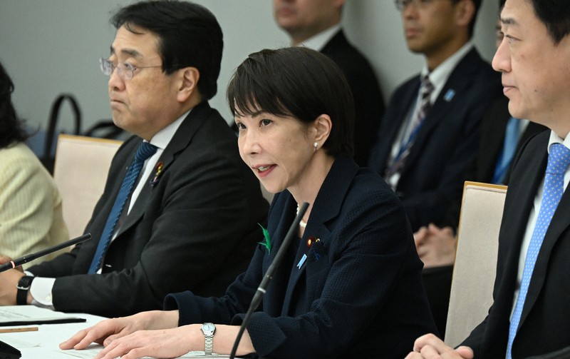 中東情勢に関する関係閣僚会議で発言する高市早苗首相（中央）。左は赤沢亮正経済産業相＝首相官邸で2026年4月24日、平田明浩撮影