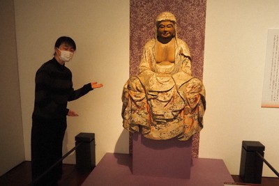 江戸時代の作とみられる「達磨坐像」＝山梨県立博物館で2026年3月30日、上東麻子撮影