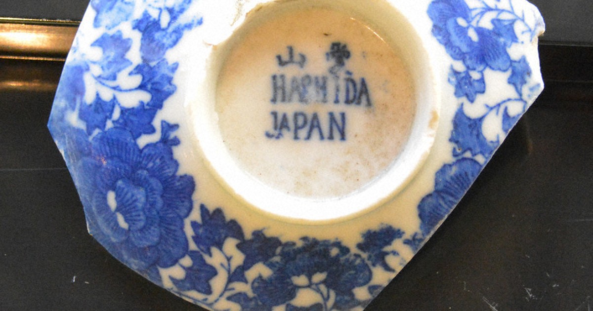 産業全盛期の砥部焼を確認 ローマ字の問屋名「JAPAN」表記も 明治後期