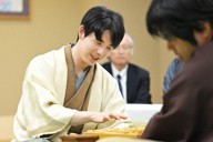 将棋 第84期名人戦 第2局 着実に攻め 藤井連勝 | 毎日新聞