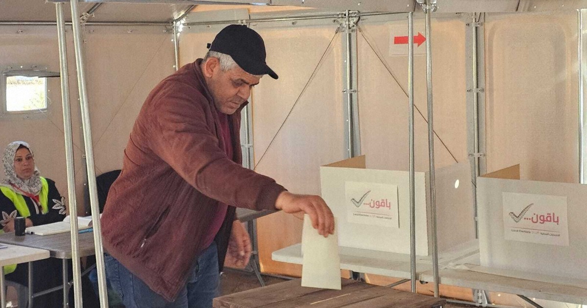 ガザ20年ぶり選挙、自治政府系陣営が最多議席　投票率20％台