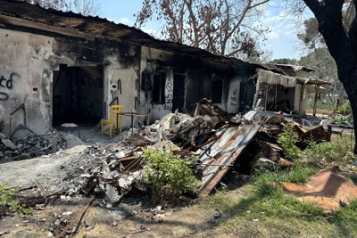 イスラム組織ハマスの越境攻撃の際、焼き払われた住宅＝イスラエル南部ベエリで2024年4月11日午後1時4分、松岡大地撮影