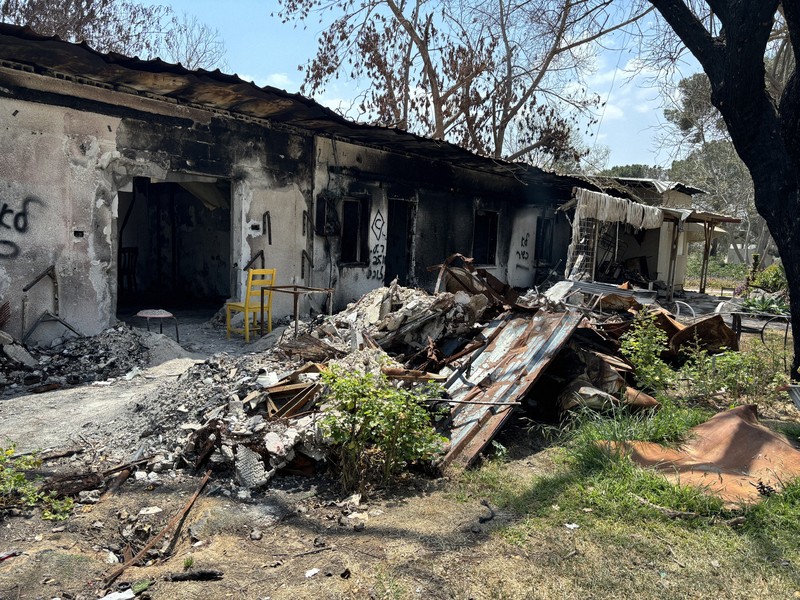 イスラム組織ハマスの越境攻撃の際、焼き払われた住宅＝イスラエル南部ベエリで2024年4月11日午後1時4分、松岡大地撮影