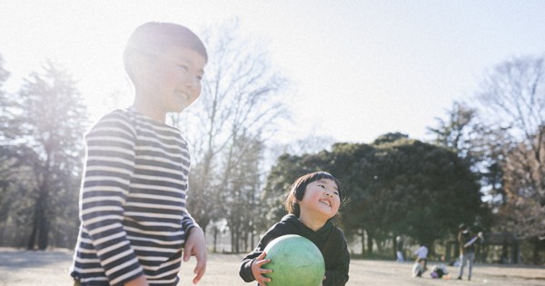 中学受験の成否は、その後の兄弟の成長にどんな影響を与えたのだろうか（写真はイメージ）＝ゲッティ