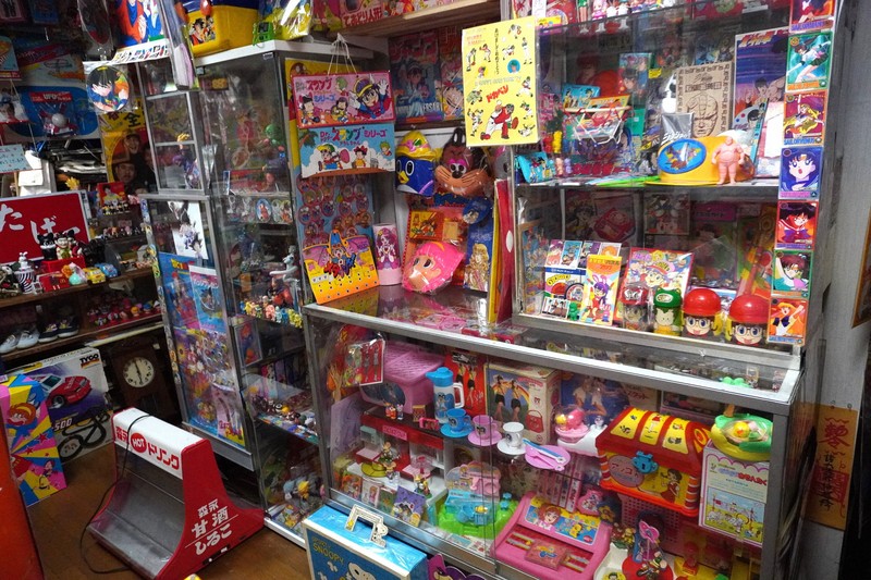 駄菓子屋2階、「昭和」が詰まった社長室 遠方から訪れる人も [写真特集