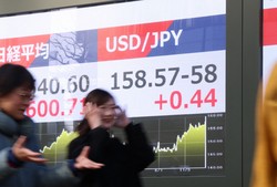 円安の進行を示す証券会社のボード＝東京都中央区で2026年1月13日午前11時32分、後藤由耶撮影