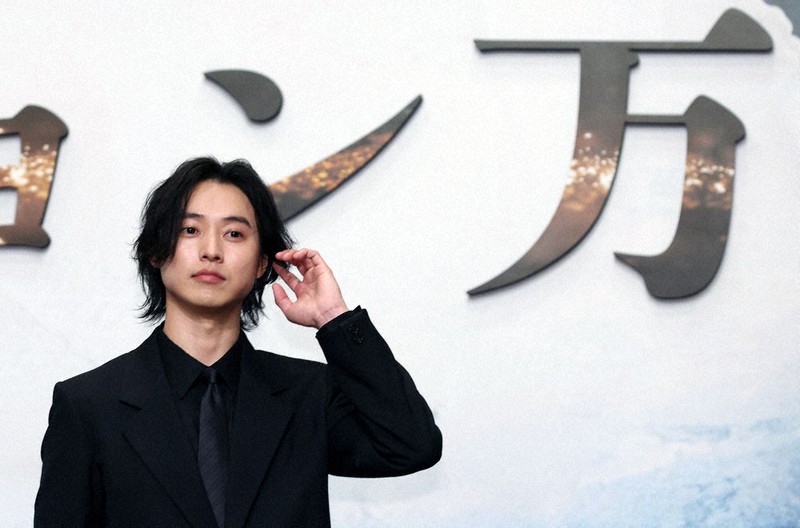 大河ドラマの主演が発表され笑顔の山崎賢人さん＝東京都渋谷区で4月9日