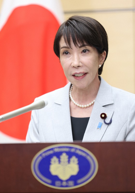参院本会議で2026年度当初予算が成立し、記者団の取材に応じる高市早苗首相＝首相官邸で2026年4月7日午後7時2分、後藤由耶撮影