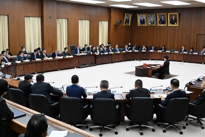緊急事態条項に関する集中討議が行われた衆院憲法審査会＝国会内で2026年4月23日午前10時8分、平田明浩撮影