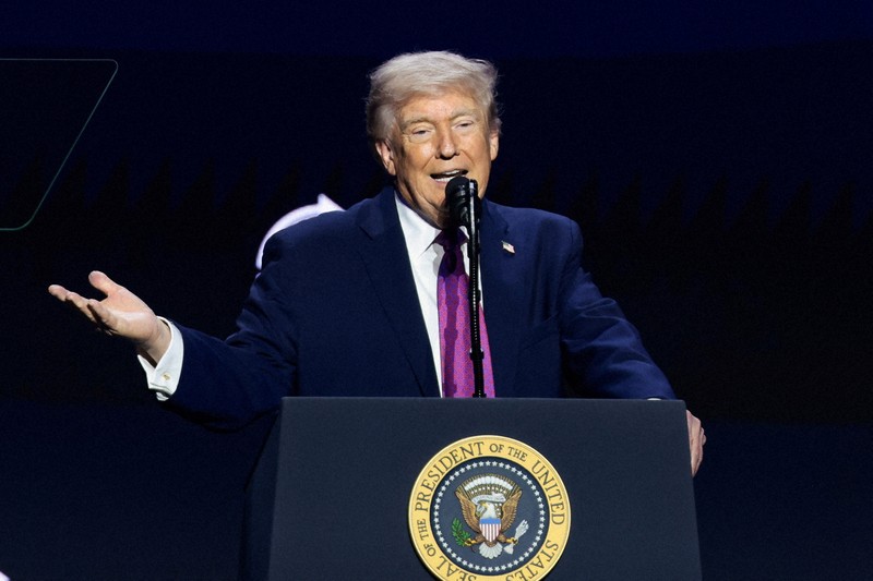 ターニング・ポイントUSAの集会で演説するトランプ米大統領＝米西部アリゾナ州フェニックスで2026年4月17日、ロイター