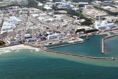処理水の海洋放出が始まった日の東京電力福島第1原発＝2023年8月24日、本社ヘリから幾島健太郎撮影