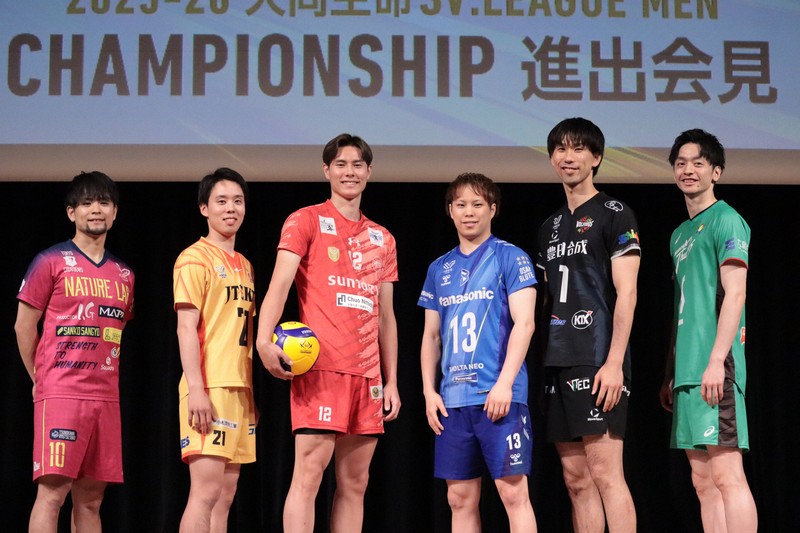 バレーボールSVリーグ男子のチャンピオンシップに出場する6チームの主将ら＝東京都内で2026年4月23日、神山恵撮影