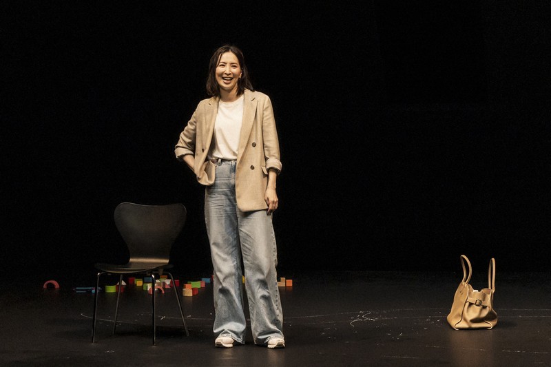 「ガールズ＆ボーイズ」の真飛聖＝岡千里撮影