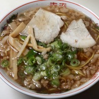 つたふじの中華そば（並）＝広島県尾道市で2026年4月15日、佐藤賢二郎撮影