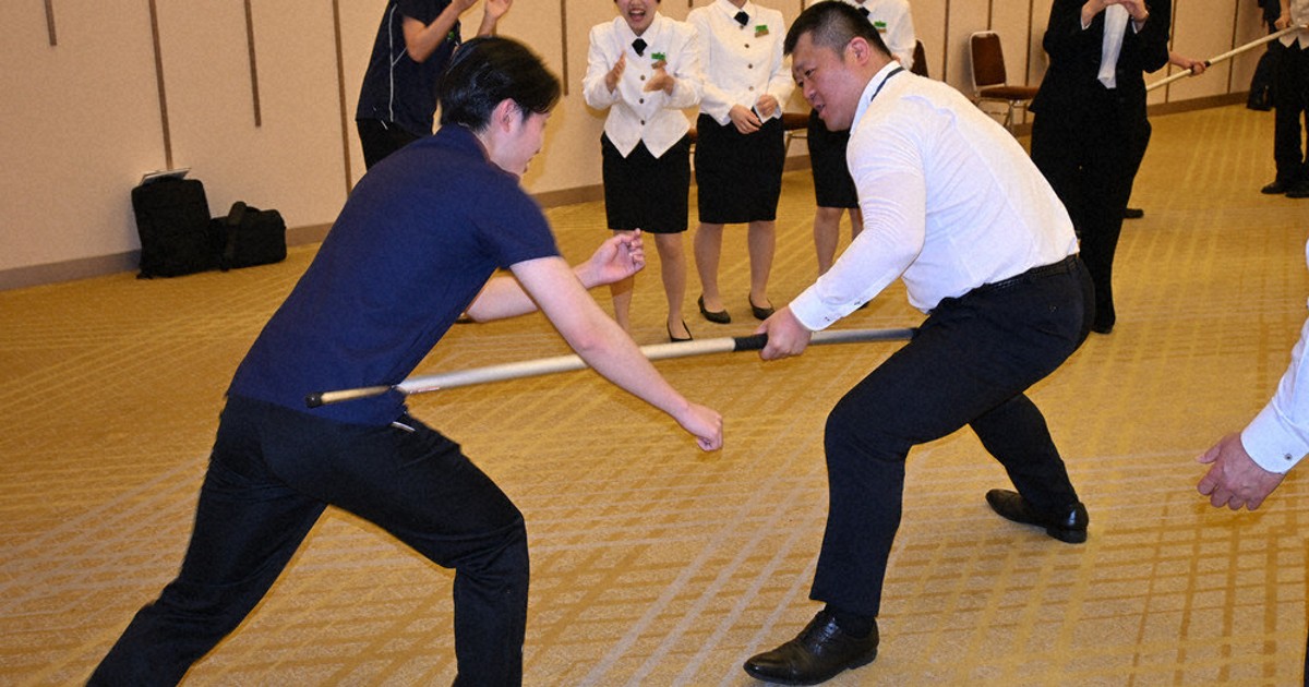 警察官がホテル新入社員に護身術を伝授　特殊詐欺の対策も　神戸