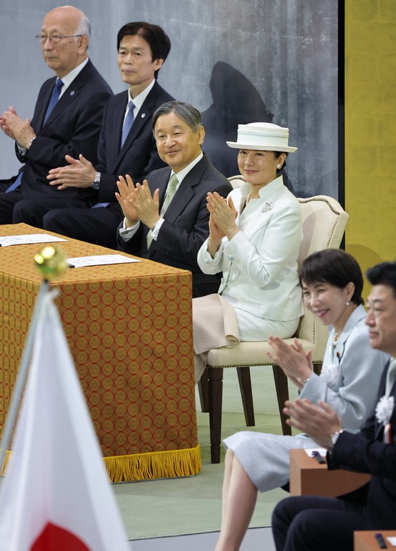 天皇、皇后両陛下が出席 昭和100年記念式典 [写真特集15/14] | 毎日新聞