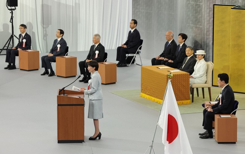 天皇、皇后両陛下が出席 昭和100年記念式典 [写真特集15/14] | 毎日新聞