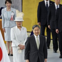 天皇、皇后両陛下が出席 昭和100年記念式典 [写真特集15/14] | 毎日新聞