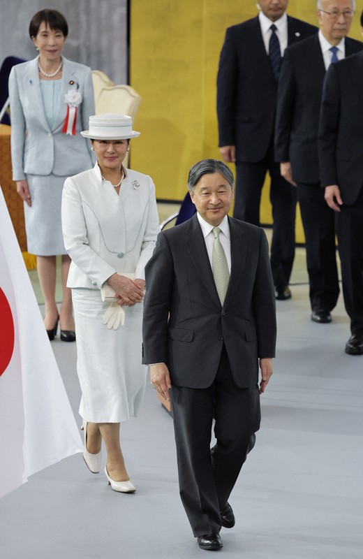 天皇、皇后両陛下が出席 昭和100年記念式典 [写真特集15/14] | 毎日新聞