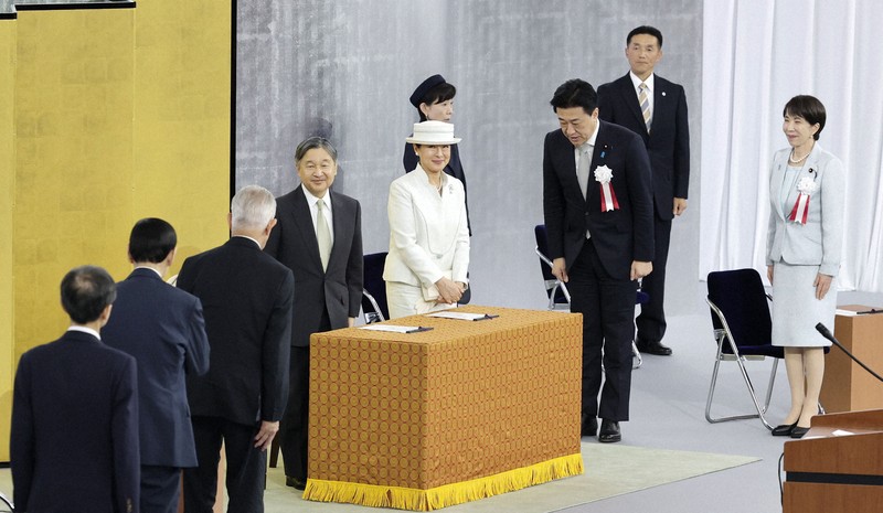 天皇、皇后両陛下が出席 昭和100年記念式典 [写真特集11/14] | 毎日新聞