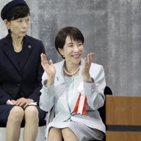 天皇、皇后両陛下が出席 昭和100年記念式典 [写真特集1/14] | 毎日新聞