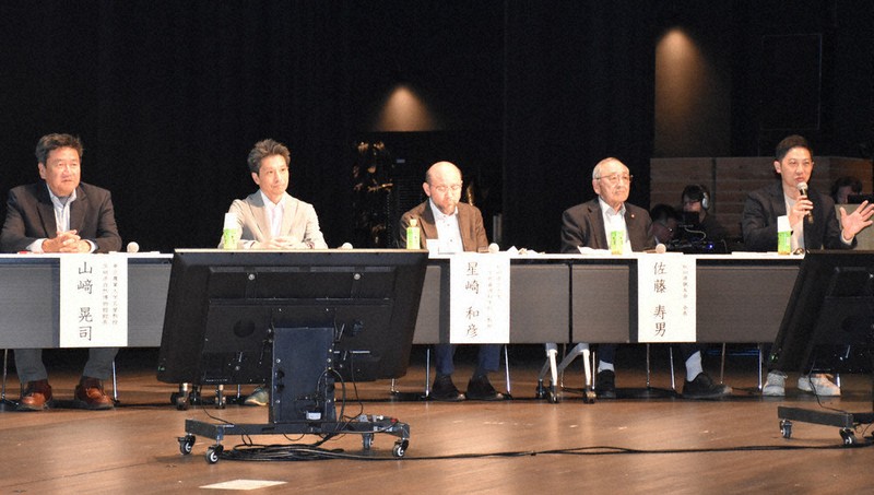 専門家らが人とクマのすみ分けについて意見を交わしたパネルディスカッション＝秋田市で2026年4月26日、真貝恒平撮影