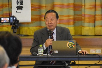 水俣病訴訟の現状と課題について講演する吉村良一・立命館大名誉教授＝熊本県水俣市で2026年4月29日午後1時47分、諸隈美紗稀撮影