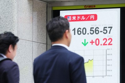 1ドル160円台を示す電光掲示板＝東京都中央区で2026年4月30日午後2時54分、吉田航太撮影