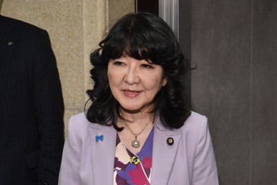 「断固たる措置を取るタイミングが近づいている」と述べる片山さつき財務相＝東京都千代田区の財務省内で2026年4月30日午後4時56分、成澤隼人撮影