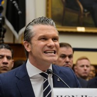 米下院軍事委員会の公聴会に出席するヘグセス国防長官＝米首都ワシントンで2026年4月29日、AP