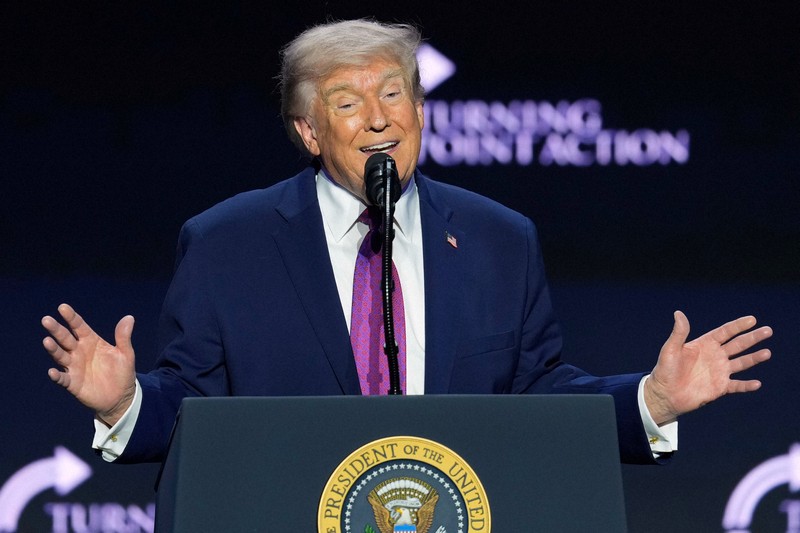 選挙集会で演説するトランプ大統領＝米西部アリゾナ州フェニックスで2026年4月17日、AP