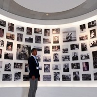 水俣病公式確認から70年。水俣病資料館の「永遠の記憶」コーナーに展示された被害者らの写真＝熊本県水俣市で2026年4月30日午前11時32分、矢頭智剛撮影