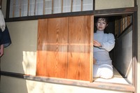 A participant enters the Sakai Taian tearoom through the small crawl-in entrance, in the city of Sakai's Sakai Ward, March 1, 2026. (Mainichi/Tadakazu Nakamura)