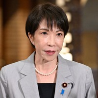 ベトナムとオーストラリアを訪問するのを前に報道陣の取材に応じる高市早苗首相＝首相公邸で2026年5月1日午後2時11分、平田明浩撮影