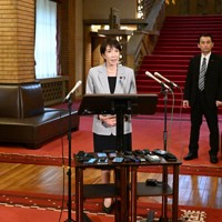 ベトナムとオーストラリアを訪問するのを前に報道陣の取材に応じる高市早苗首相＝首相公邸で2026年5月1日午後2時11分、平田明浩撮影