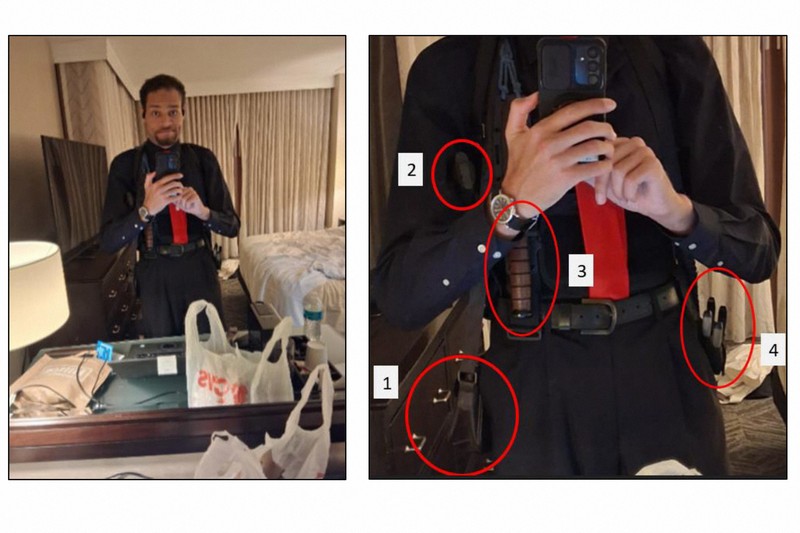 銃撃事件を起こす直前、アレン容疑者が自分を撮影した写真。複数の武器を所持しているのが分かる＝米司法省提供・AP