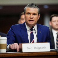 米上院の軍事委員会に出席したヘグセス国防長官＝ワシントンの連邦議会で2026年4月30日、ロイター